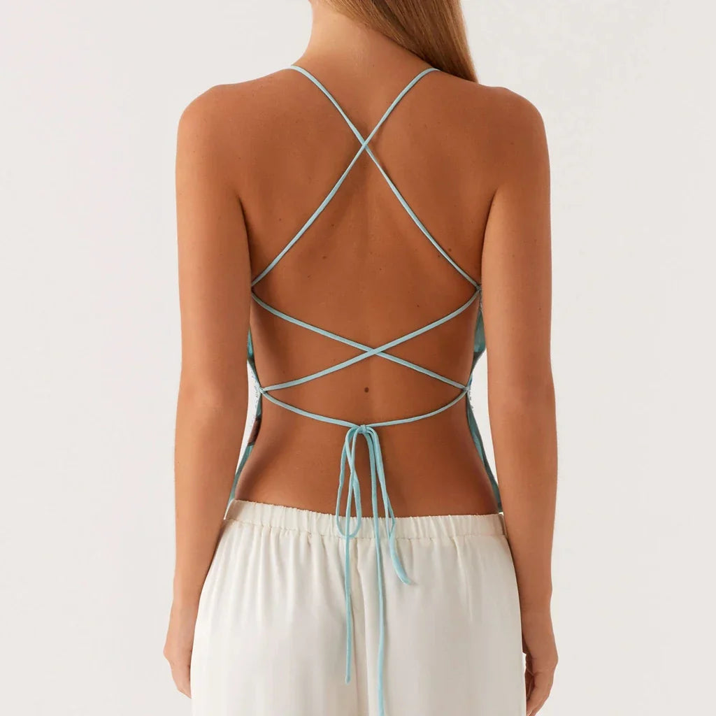 Lovaé™ | Smuk sommer top med perleglimmer, broderede blomster og V-hals.